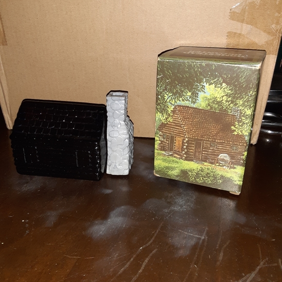 Mens Avon Homestead Decanter- full - Picture 2 of 2